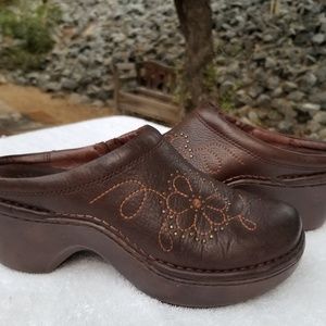 Ariat mules.  Good shape.  Very comfortable